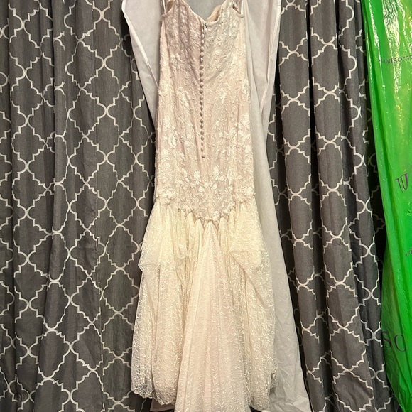 Melissa Sweet beautiful lace wedding dress size 2 - Picture 3 of 4